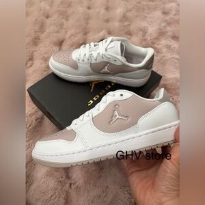 Nike women Jordan court connect low White and Pink Sneakers